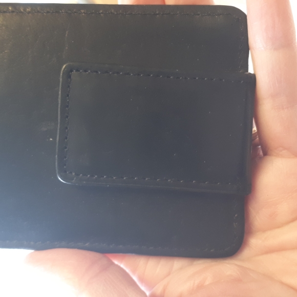 Rolfs black leather money clip with 2 slots for cards. - Picture 5 of 8